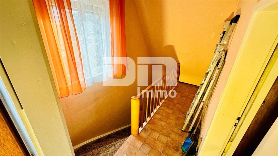 (R)eserviert!Schönes Einfamilienhaus mit großem Grundstück und traumhaften Panoramablick - OG / DG Treppenaufgang